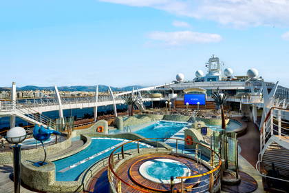 Baseny i jacuzzi na pokładzie statku MSC.
