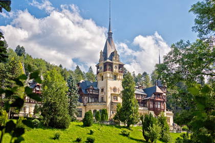 Zamek Peleș w Rumunii, widok z zewnątrz.
