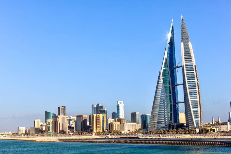 Bahrain World Trade Center na tle panoramy Manamy.