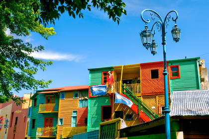 Kolorowe budynki w dzielnicy La Boca w Buenos Aires.