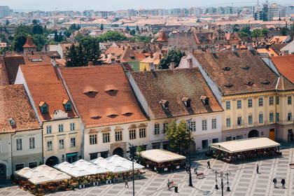 Panorama miasta Sybin w Rumunii z charakterystycznymi "oczami w dachu".