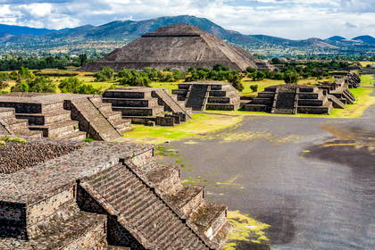 Piramida Słońca w Teotihuacan, Meksyk.